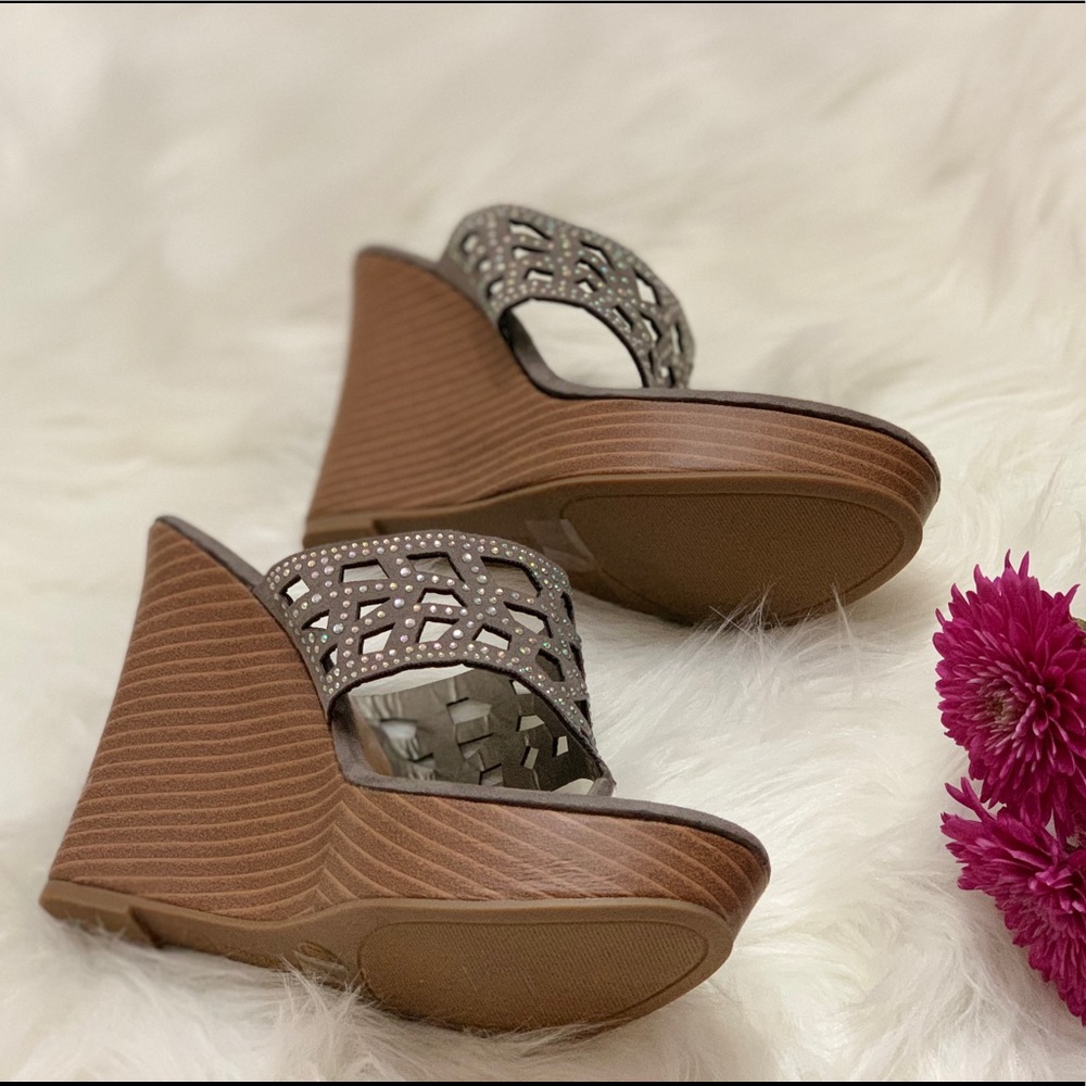 New without Tag Daisy Fuentes Wedge Sandal